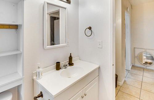 Work, Play and Relax Home with Yard in Lancaster! - Foto 13