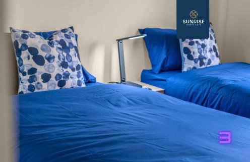 L1 - INVOICE and REDUCED PRICE only via SUNRISE SHORT LETS DUNDEE, Large 4 Bedroom House with 6 Beds and 3 bathrooms, TVs in each room, Free Parking, Fully Equipped, Local Amenities, Easy Ring Road Access, Special Rates and ONLY 9 Mins to STANNERGATE Port - Foto 36