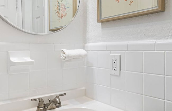 Lovely 2 BR Condo in Sailboat Bend - Photo 23