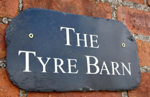 The Tyre Barn - Foto 12
