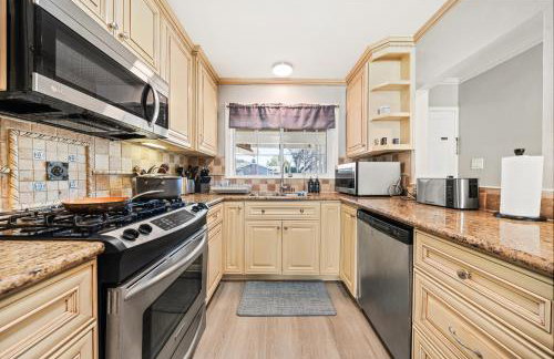 San Jose 4BR Sweet Home Prime Location - 2 Master BR - Photo 30