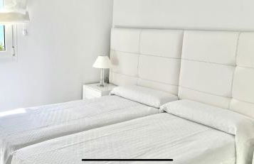 BEACHFRONT APARTMENT In LA CALA DE MIJAS - Photo 35