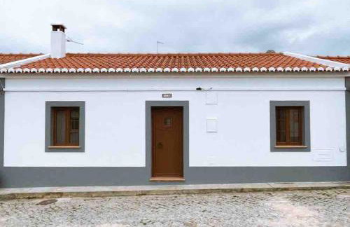 The Old House with Heated Pool, BBQ, Fireplace - Photo 22