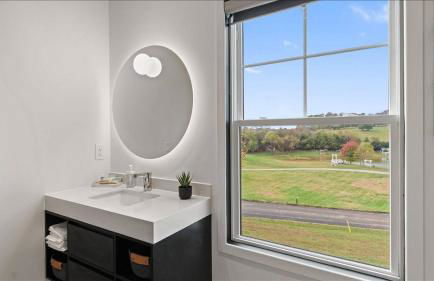 1B Luxury European Barndo FARM STAY Wedding Venue - Foto 2