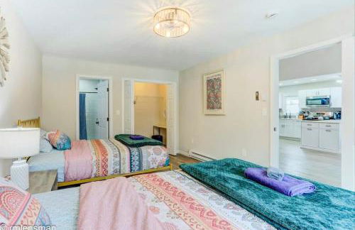 The Hut House 3BR 3BA Game Room Massage Chair - Foto 60