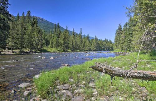 Expansive Moyie Riverfront Cabin - Pets Welcome! - Foto 36