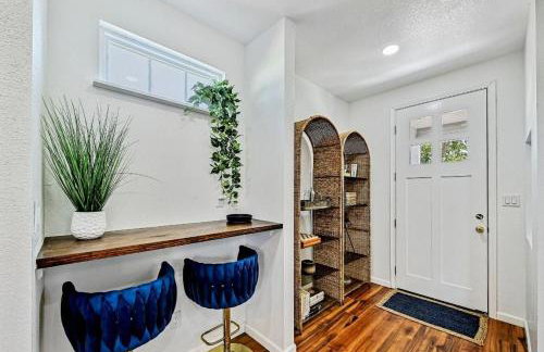 Countryside Sanctuary: Cozy Chateau with Expansive Views - Photo 10