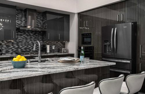 Luxury 6BR Villa w Pool & Cinema 4mi to Disney - Foto 27