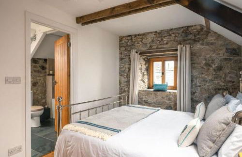 Stunning Converted Granary in Heart of St Davids - Photo 12