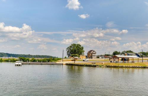 Greenwood Getaway with Furnished Patio and Lake View - Foto 30