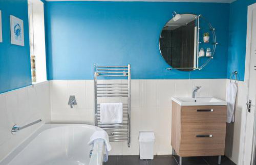 Huntsfield House- Stunning Modern 4 Bedroom House Suitable for Work and Leisure Stays - Foto 14