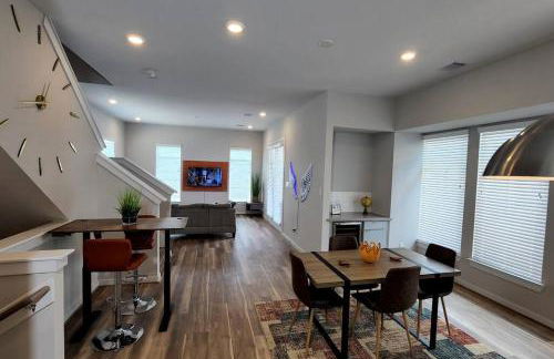 Galleria Exquisite Three Story Home Brand New Development - Foto 37