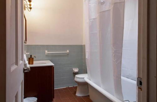 Inviting 3-Lvl DC Townhome Walk to METRO Station & Union Market H Street NoMa Union Station - Foto 16