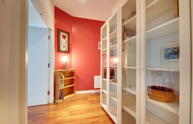 Crown Apartments By Week2Week - Photo 16