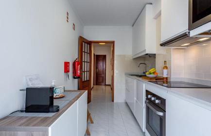 Bright 1BDR Apartment W/Balcony by LovelyStay - Foto 14