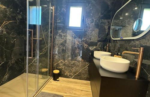 Spacious house with stunning views Puy-Sanières - Photo 16