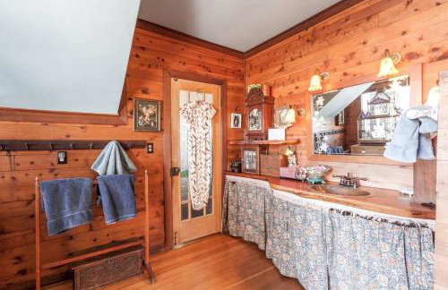 Antique Indonesian Teakwood Cottage for a Romantic Getaway in Petaluma, California - Foto 15