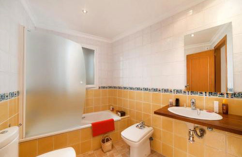 Villa Fresno by Villa Plus - Photo 17