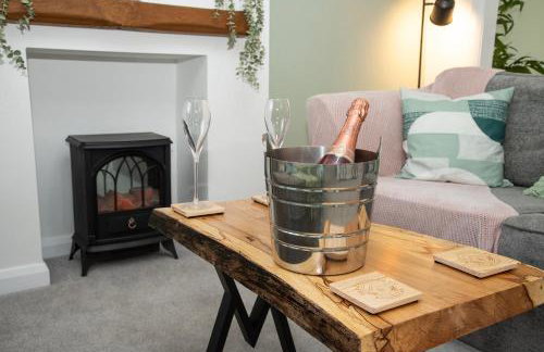 Stylish 4 Bed House, Free Parking, Close to M4 Newport - Foto 18