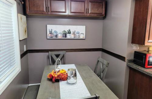 Nice house with private parking, king bed fenced yard - Foto 20