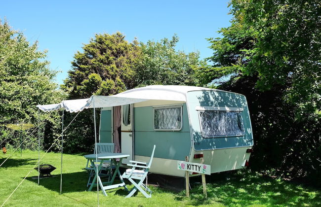 Kitty Unique 60s Caravan set in Pretty Garden - Foto 1