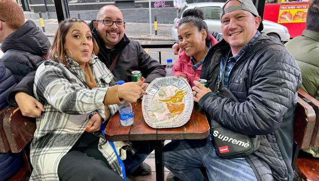 Disfrutando del tour de comida callejera por Belgrado