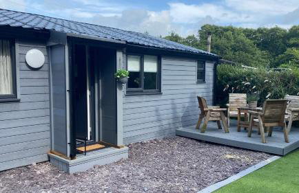 2 bedroom modern cabin near snowdonia national park - Photo 2