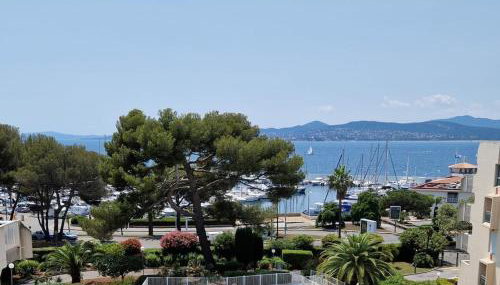 Beau 65 M2 en Front de Mer à St Raphaël - Piscine - Foto 1