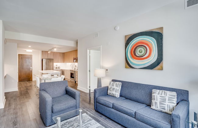 Global Luxury Suites at Bethesda Metro - Photo 16