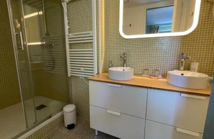 Au cœur du vieux Toulon au calme appartement rénové climatisé confortable étage élevé avec ascenseur proche parking et toutes commodités - Foto 10