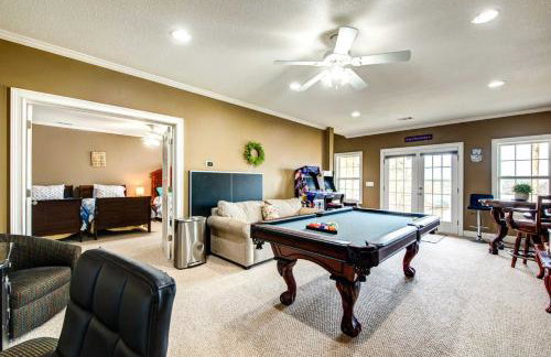 Lakefront Sparta Retreat with Dock and Game Room - Foto 31