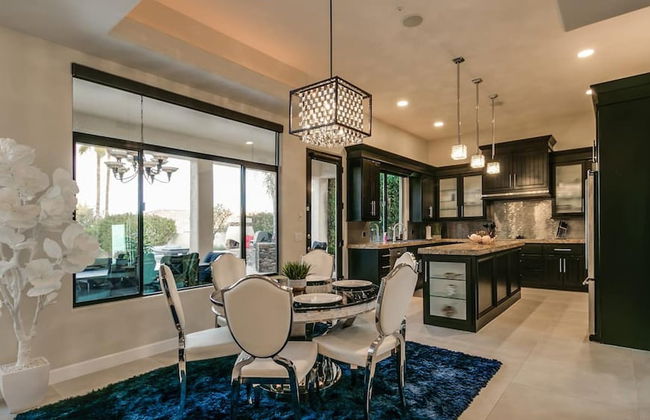 Luxury Contemporary Sanctuary w/ Pool and Views! - Foto 18