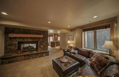Bear Discovery Custom Tamarack Estate Home by Casago McCall - Donerightmanagement - Foto 32