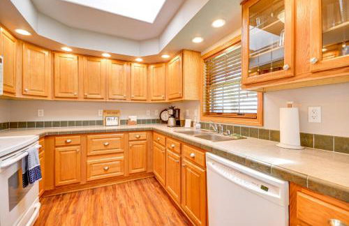 Serene Yellowstone Country Retreat with Deck and Views - Foto 8