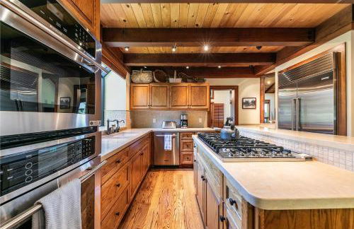 Chambers Lakeside Escape w Lake Views & HOA Access! - Foto 7