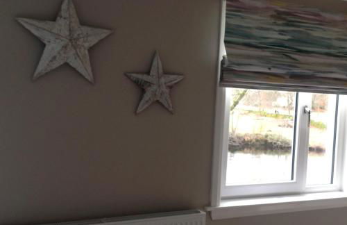 Lovely Riverside Holiday Home - Foto 21