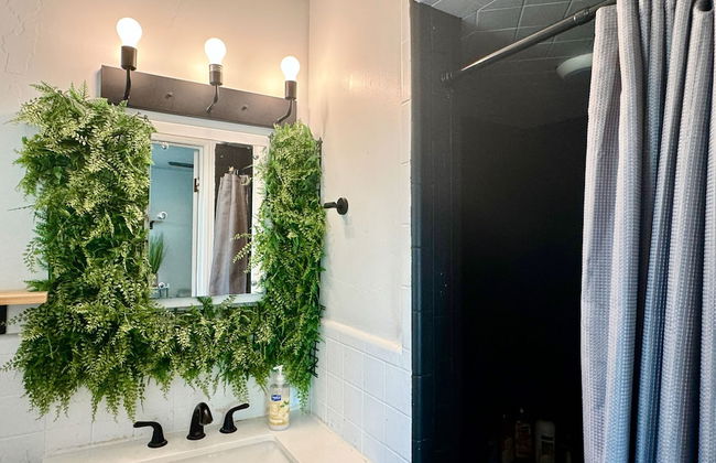 Beautiful Getaway Nears Asian Dist - Photo 21