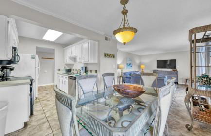 Cozy renovated ground floor unit - Golf Villa - on the Golf Course - Photo 8