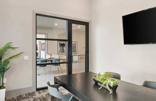 Landing Stylish 1BD Pool Gym - Foto 24