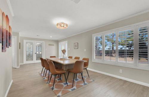 Spacious 4BR plus Den with Pool, Jacuzzi, BBQ, Near Strip - Foto 25