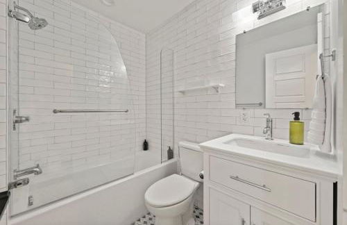 Upscale Azure by Saratoga Stays - Photo 24