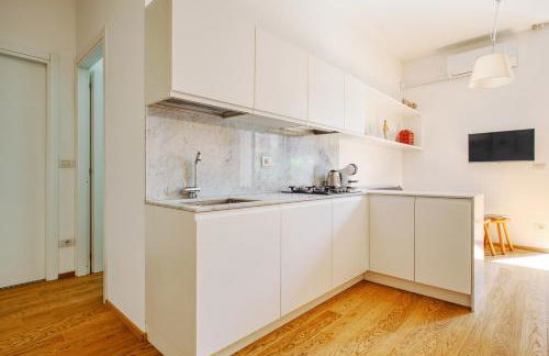 Just Urban Stays - Bilocale con Spazio Esterno - 10 min Duomo in tram - Foto 18