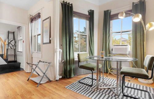 Chic 1-BR Loft Nestled Between Dupont & Logan - Foto 8