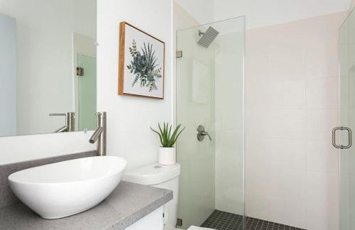 Spacious 4BR Townhouse with Free Parking Near DTLA - Foto 26