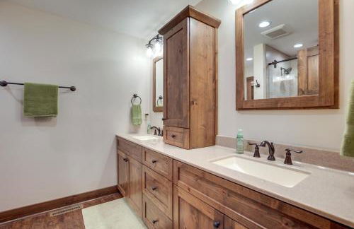 Impressive Presque Isle Lake House with Water Access - Foto 11