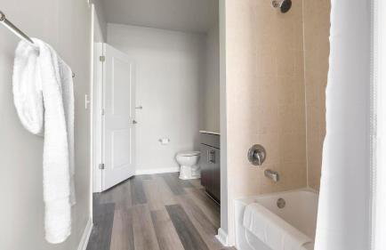 Landing Beautiful 1BD Clubhouse Gym - Foto 15