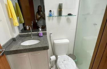 No Atalaia, Fort Poseidon rua do Atalho a 700 metros da praia do Atalaia, apartamento novo decorado, varanda, sala de estar e jantar, 02 suítes, 03 banheiros, lavanderia, cozinha, piscina, churrasqueira, salão de jogos, vista parcial das dunas e mar - Photo 49