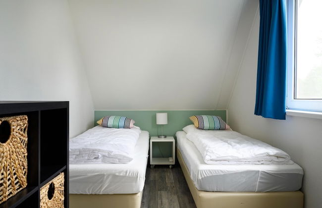 House With Sauna, Outdoor spa and Pedal Boat in Vlagtwedde - Photo 29