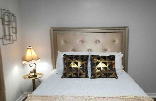 BLUE FLAMINGO'S CHARMING HOME-Heart of Tulsa2- Cherry St-Expo-11th - Foto 73