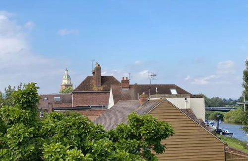 Riverside Cottage with balcony and fishing jetty - Foto 49